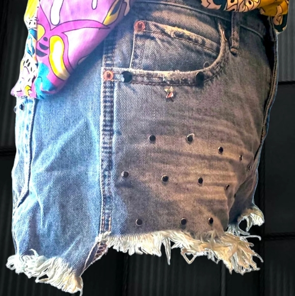 3/$25 Vanilla Star Jean Shorts. Size 3. - Picture 2 of 8